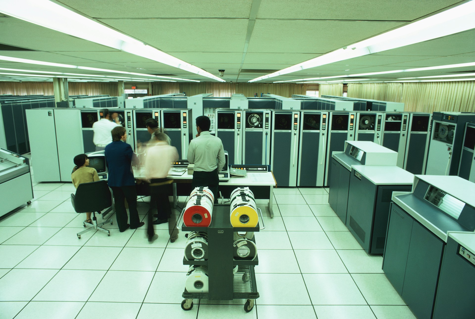 Benefits of Hybrid Cloud Solutions in a Modern Colocation Data Center